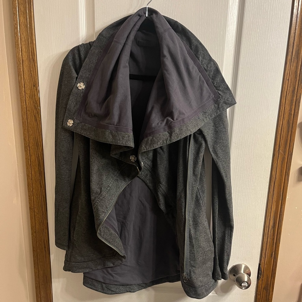 2/$50 Rare Lululemon Method Wrap - Size 4 - Grey - Picture 6 of 8